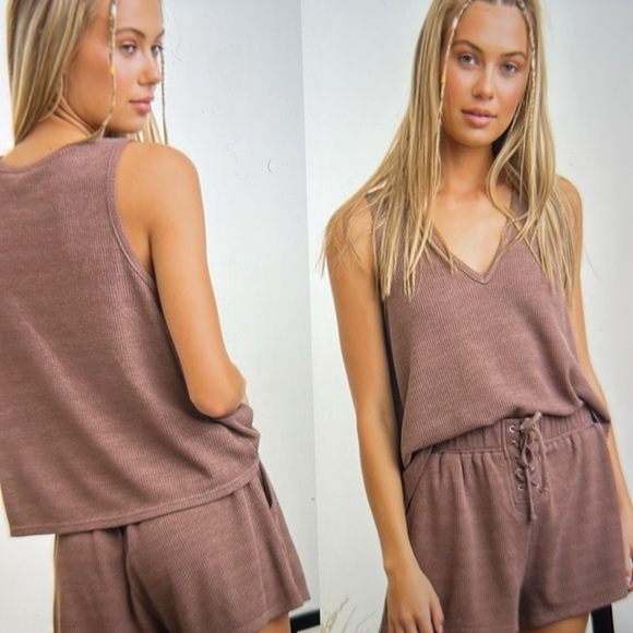 ❣️5 /$25 Only 1 set remaining ❤️ Paper moon Anne Sleeveless short set 🌸 - Picture 4 of 5